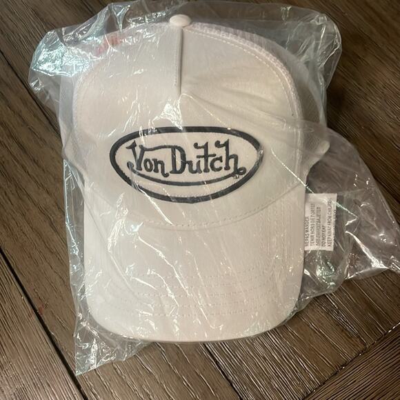 NWT Von Dutch white and black SnapBack trucker hat! - Picture 2 of 8